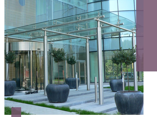 Навесы из стекла на заказ в Петрозаводске — монтаж и установка